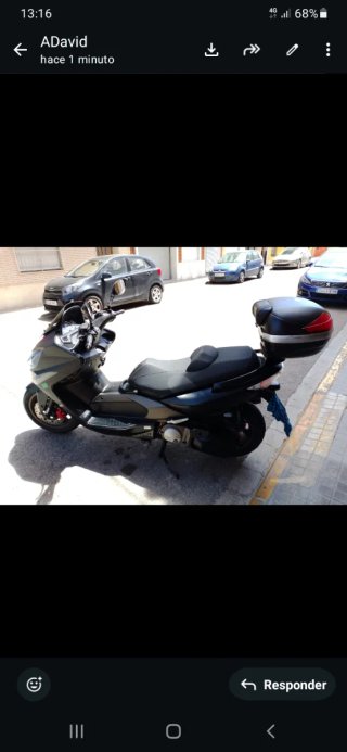 Maxi Scooter Negra