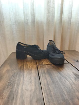 Victoria tacón negro zapato