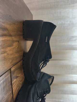 Victoria tacón negro zapato