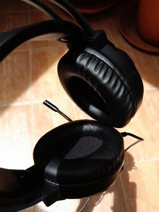 Cascos Krom con micrófono