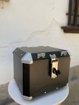 Baúl MYTECH para moto negro