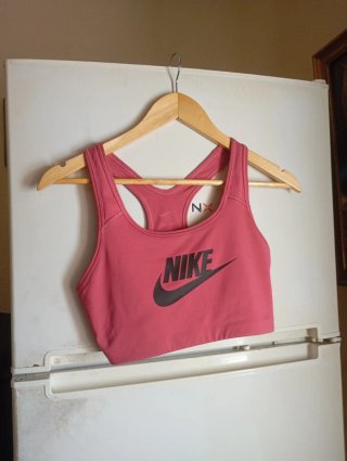 Top deportivo Nike rosa