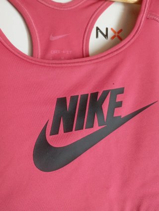 Top deportivo Nike rosa