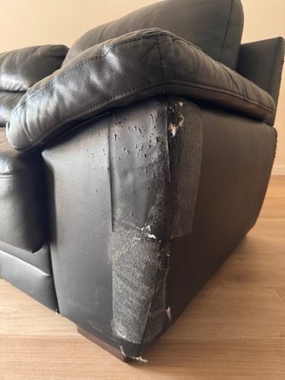 SE REGALA SOFÁ DE PIEL (para recoger en Terrassa)