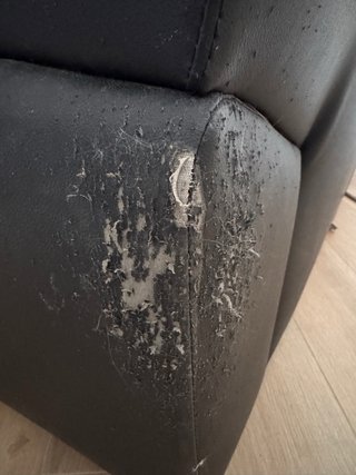 SE REGALA SOFÁ DE PIEL (para recoger en Terrassa)