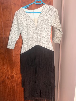 Vestido de fiesta con flecos