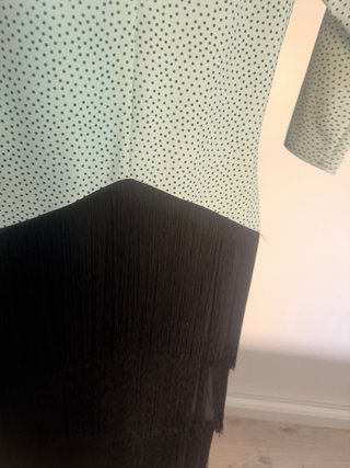 Vestido de fiesta con flecos