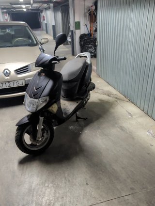 Kymco 49cc Scooter Automática Negra