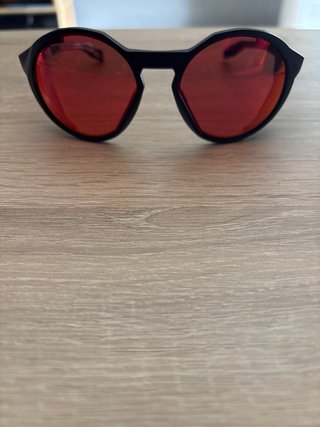 Gafas de Sol Oakley Clifden Negras Rojas