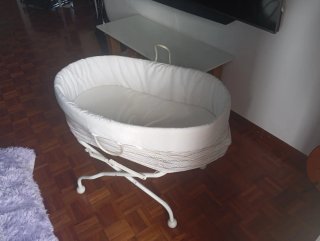 Canastilla bebé mimbre con soporte