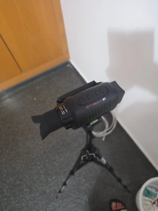 Cámara de fotos y video con visión nocturna.