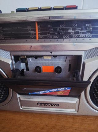 Radio Cassette Sanyo M9901K Plata