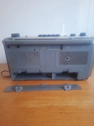 Radio Cassette Sanyo M9901K Plata