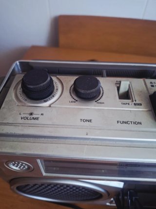 Radio Cassette Sanyo M9901K Plata