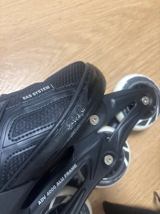 Pattini in linea neri
