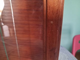 Vitrina de madera y cristal