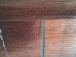 Vitrina de madera y cristal