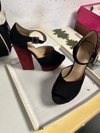 Zapatos de fiesta Crafaluc negros y rojos