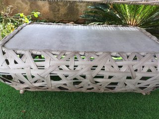 Mesa de jardín cristal y mimbre