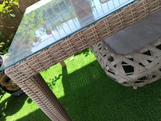 Mesa de jardín cristal y mimbre