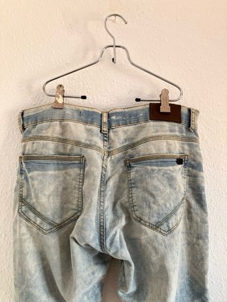 Pantalones vaqueros deslavados