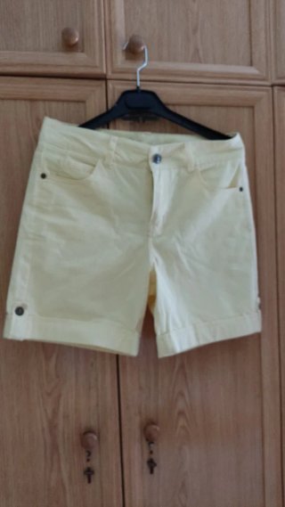 Pantalones cortos amarillos mujer
