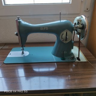 Máquina de coser Alfa 1975