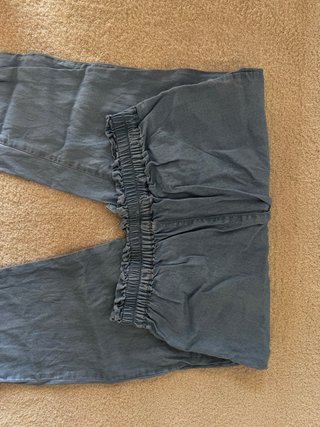 Pantalón tejano azul con cinturón