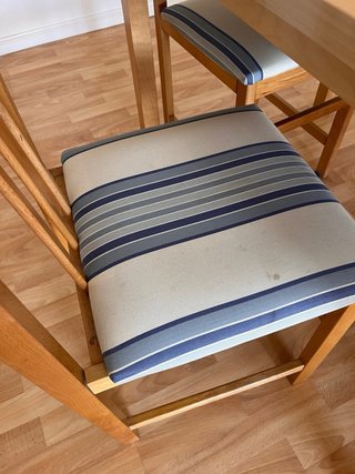 Mesa y 4 sillas comedor madera