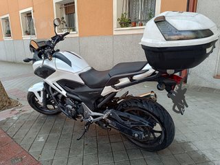 Honda NC750X Adventure Moto Negra y Blanca