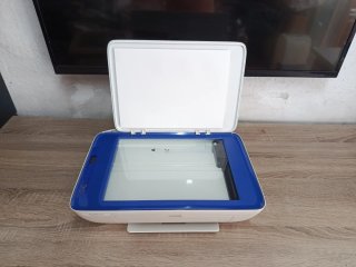 Impresora HP azul y blanca