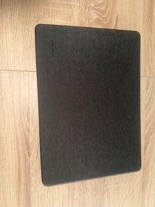 Funda Spigen MacBook 14