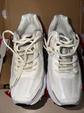 Nike Vomero 5 Gris y Blanco