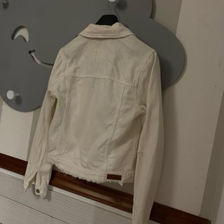 Cazadora vaquera Abercrombie & Fitch blanca