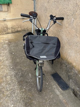 Bicicleta Brompton plegable verde