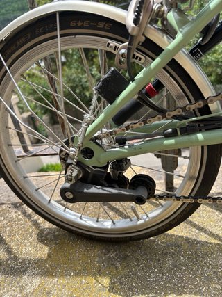 Bicicleta Brompton plegable verde