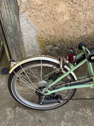 Bicicleta Brompton plegable verde