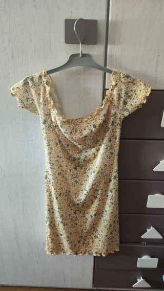 Vestido amarillo floral