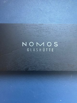 Reloj Nomos Club 703.1 Plata y Marrón