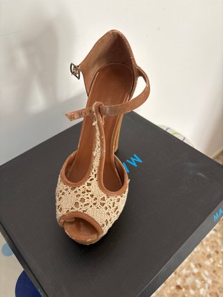 Zapatos de tacón beige y marrón talla 38