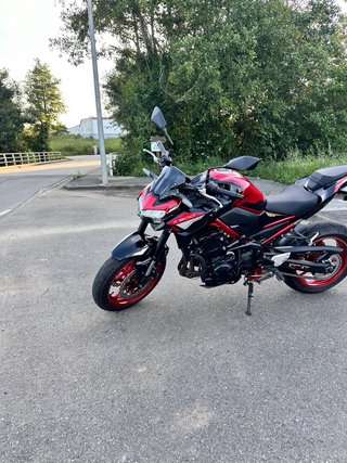 Kawasaki Z900 Negra y Roja