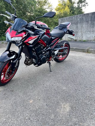 Kawasaki Z900 Negra y Roja