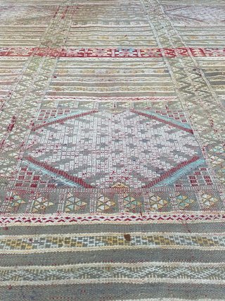Alfombra Kilim Grande Beige y Rojo
