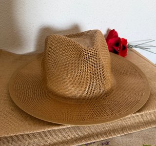 Sombrero de paja tejido