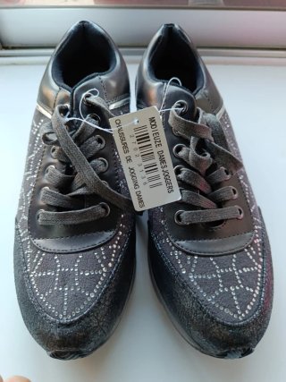 Zapatillas Modi Mujer Negras y Plateadas