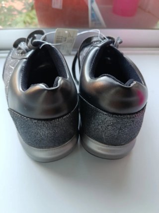 Zapatillas Modi Mujer Negras y Plateadas