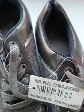 Zapatillas Modi Mujer Negras y Plateadas