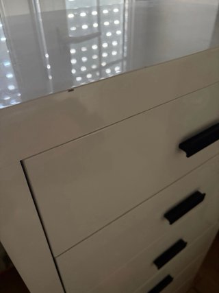 Cómoda blanca de madera