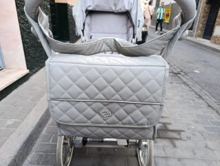 Carro de bebé gris