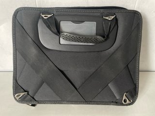 2 fundas portátil y otra bolsa para portátil.